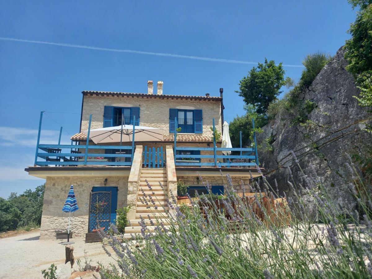 La Casa Dalle Finestre Blu Abbateggio Exterior foto